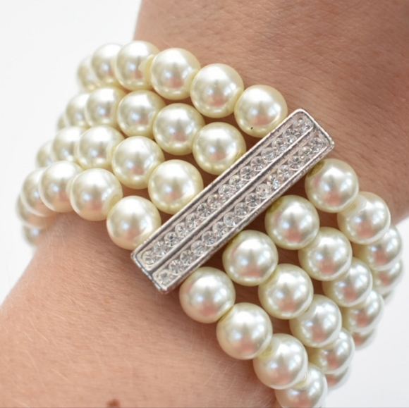 Premier Designs Elaine Pearl Stretch Bracelet - Picture 6 of 6